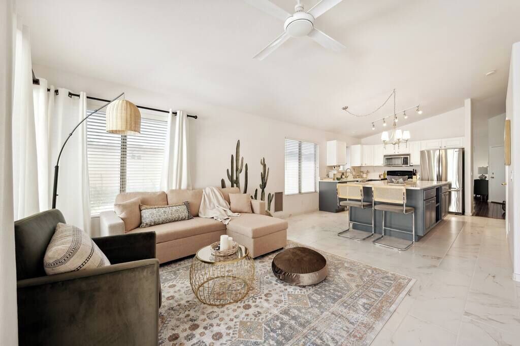 Photo of Livingroom in Desert Ridge