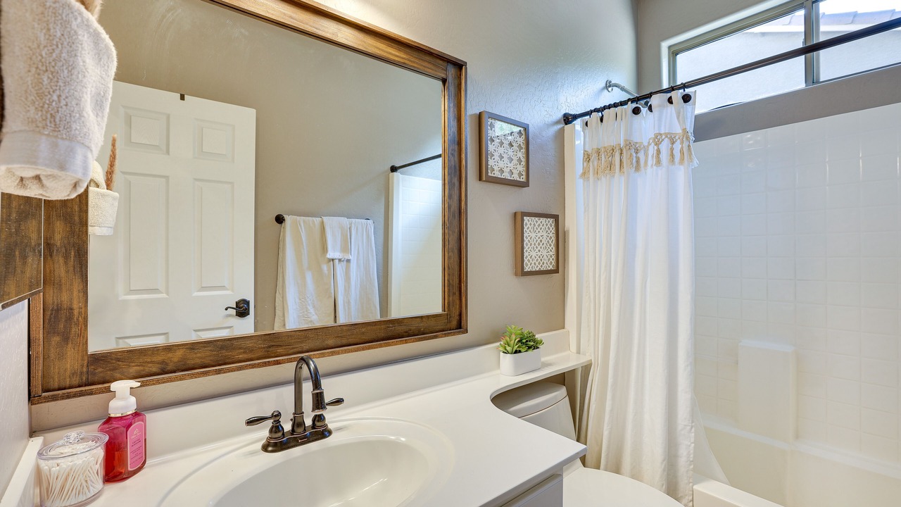 Photo of Bathroom in Litchfield Manor