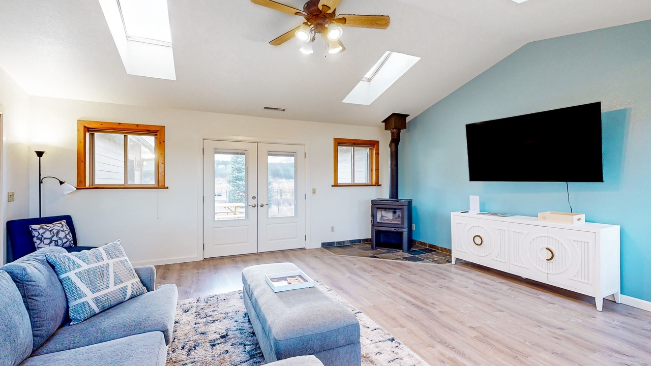 Photo of Livingroom in Baderville