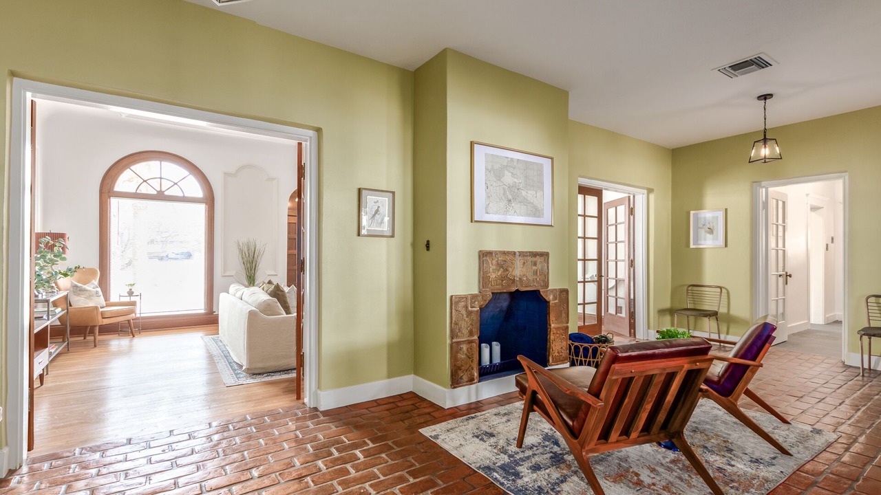 Photo of Livingroom in Sam Hughes