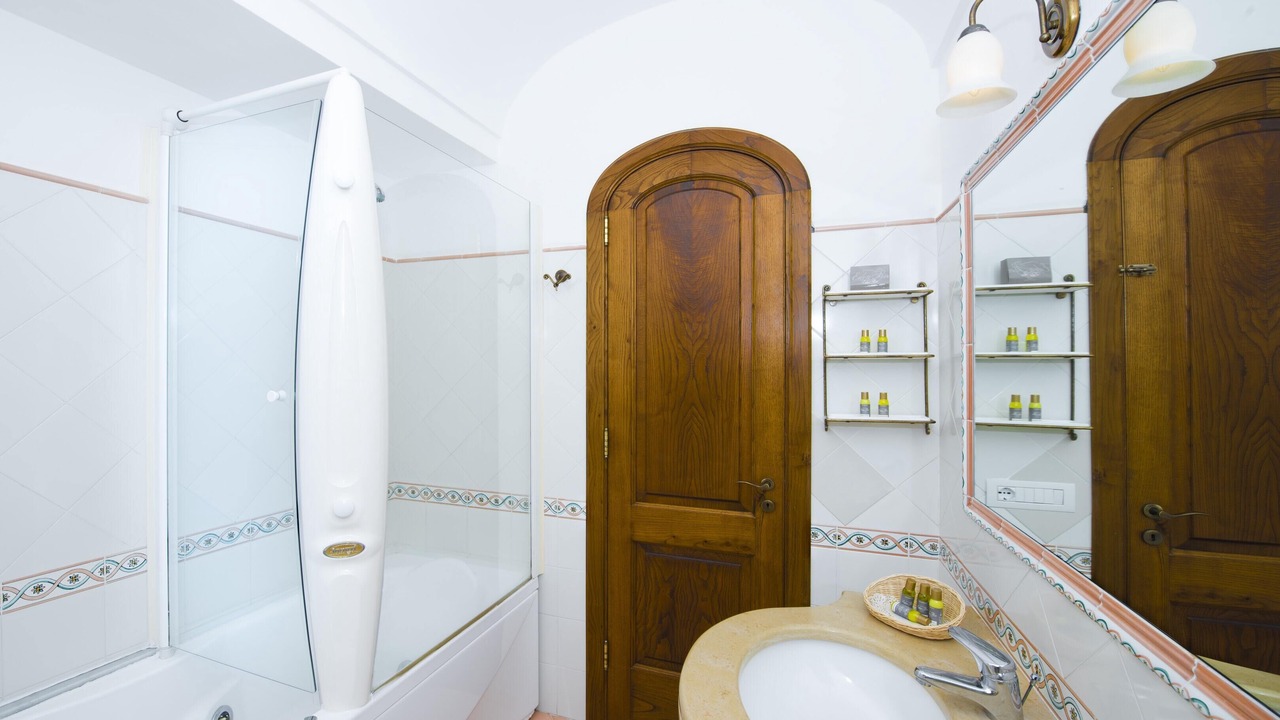 Photo of Bathroom in Path of the Gods
