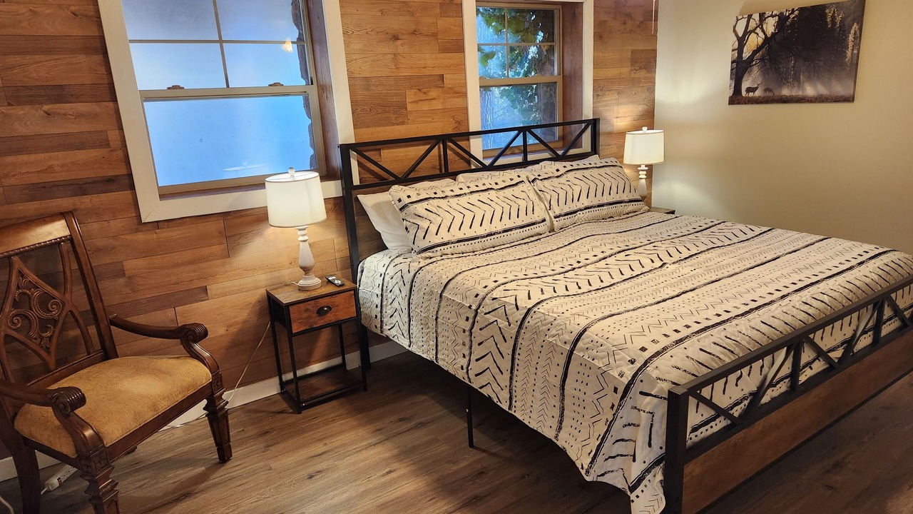 Photo of Bedroom in Whispering Pines