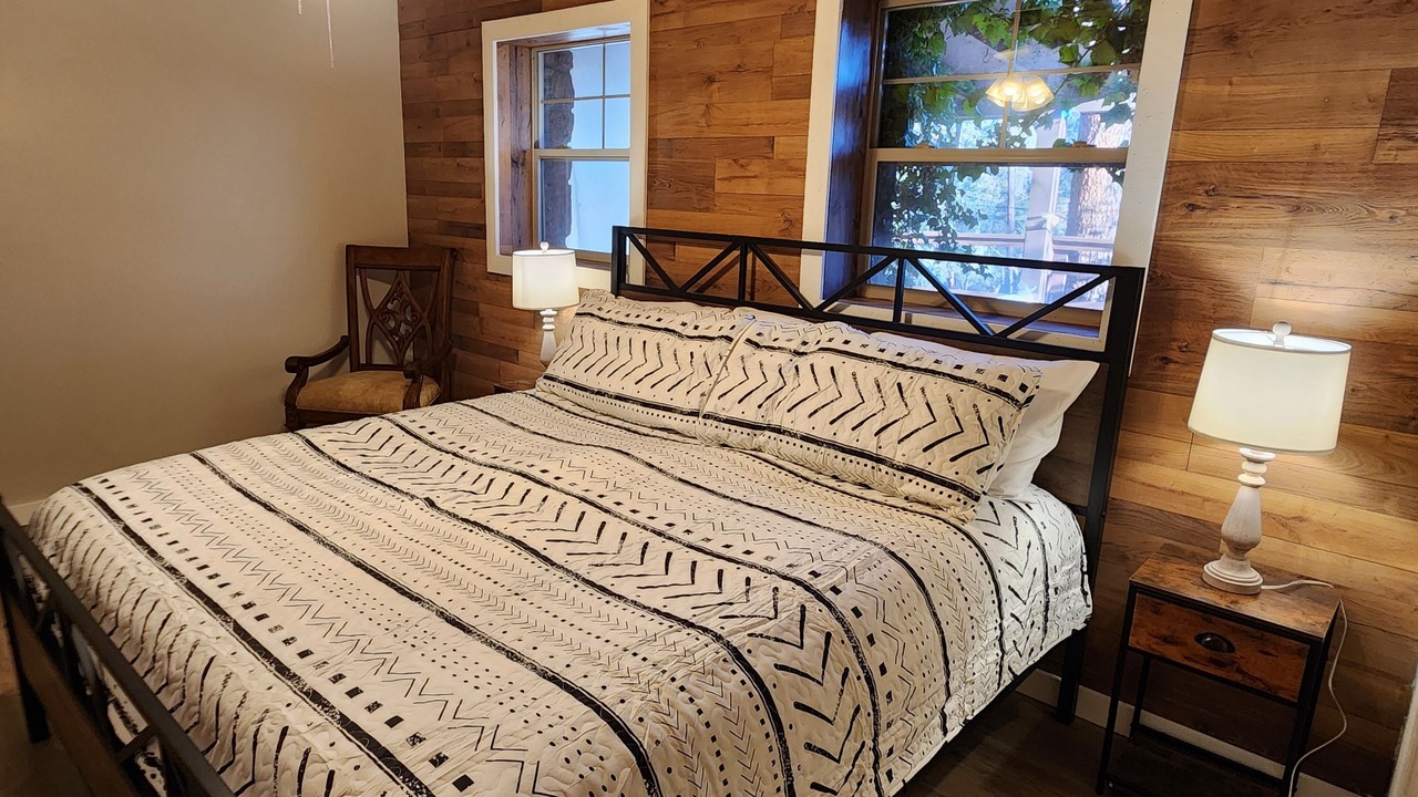 Photo of Bedroom in Whispering Pines