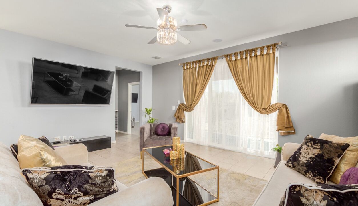 Photo of Livingroom in Laveen Village