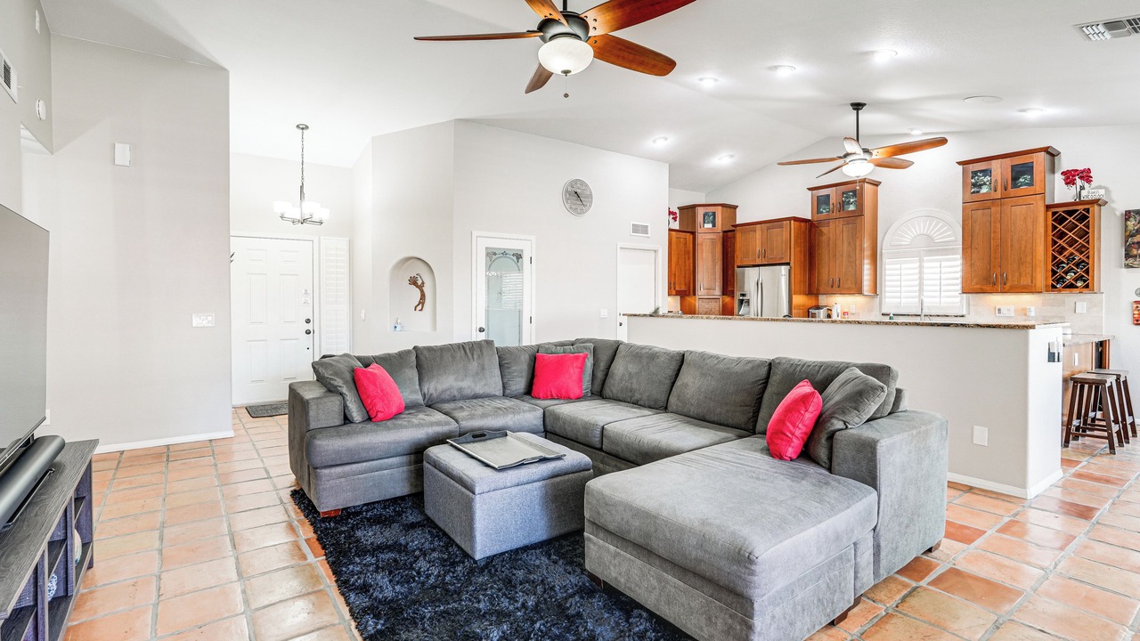 Photo of Livingroom in Templeton Manor
