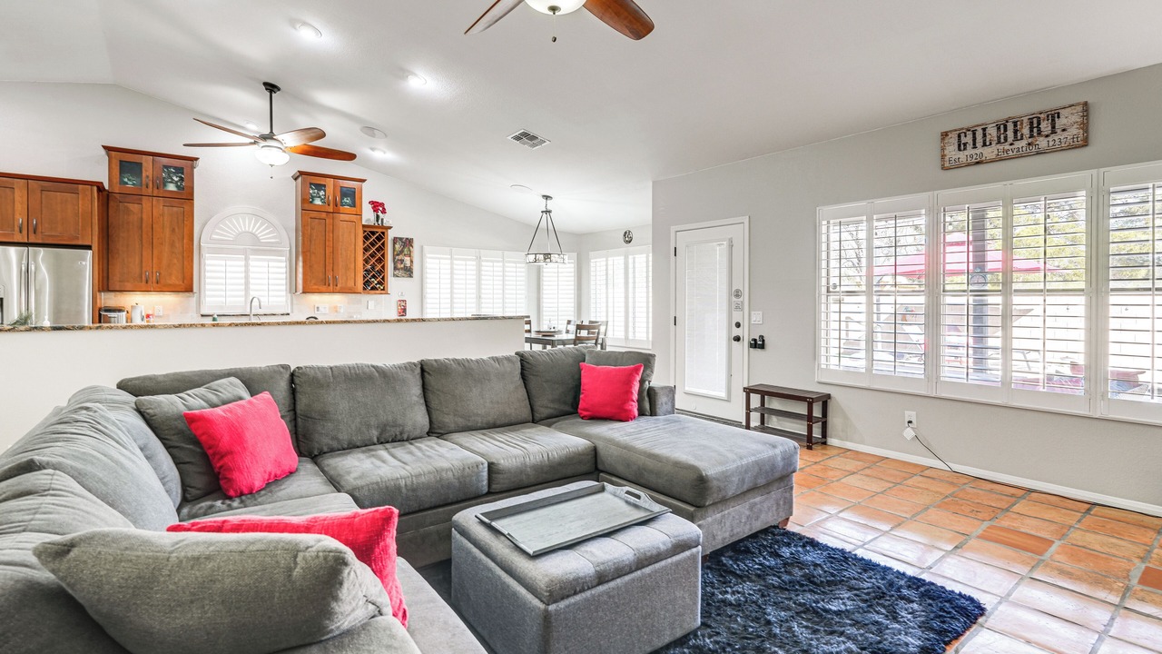 Photo of Livingroom in Templeton Manor