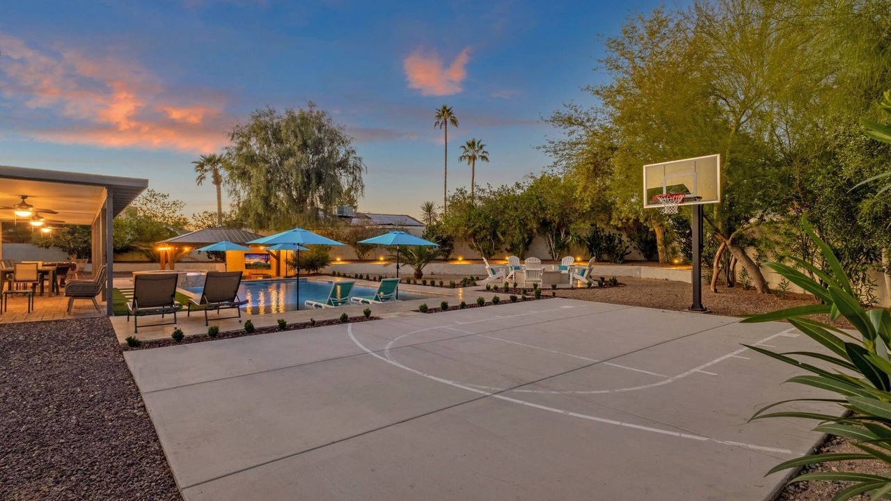 Photo of Outdoor in Paradise Valley Village