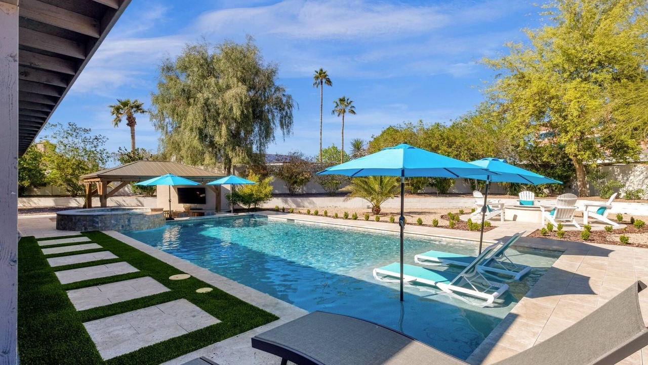 Photo of Others in Paradise Valley Village
