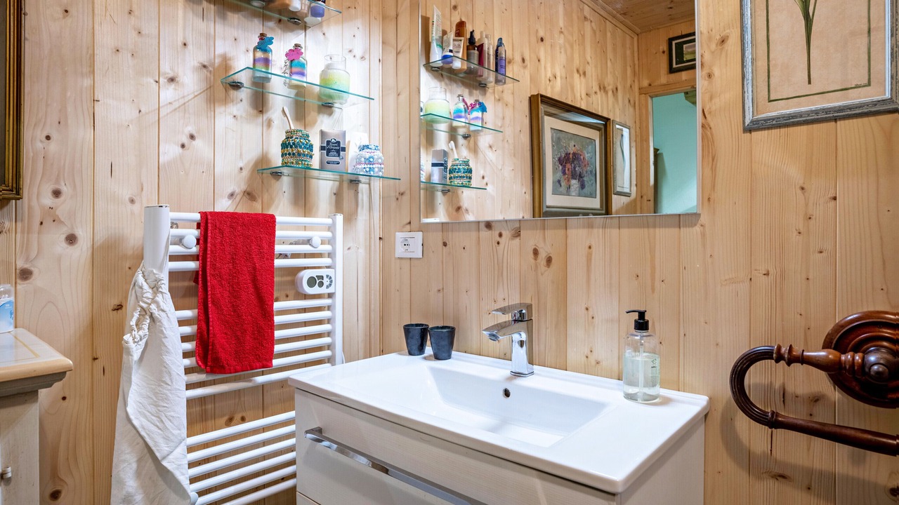 Photo of Bathroom in Conta