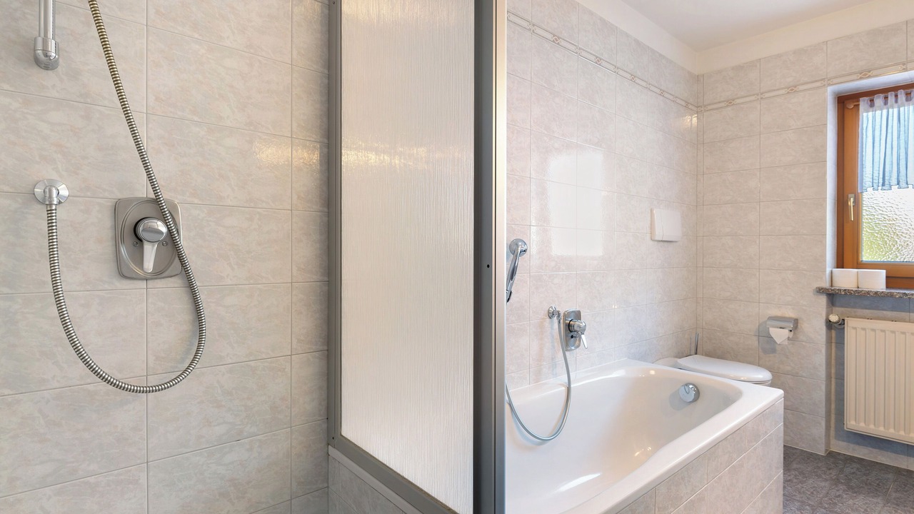 Photo of Bathroom in Plaus
