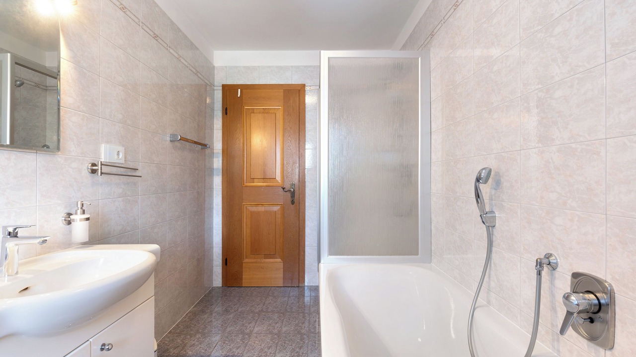 Photo of Bathroom in Plaus