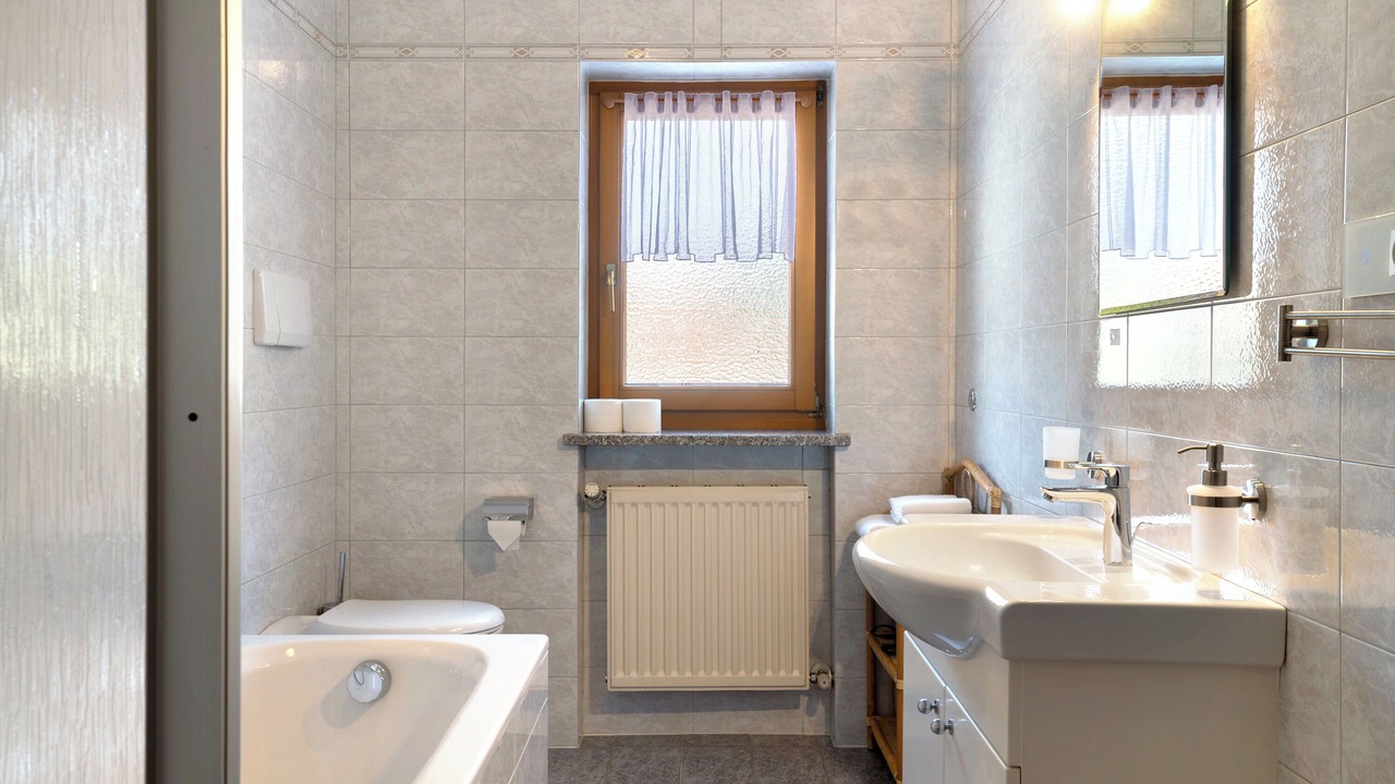 Photo of Bathroom in Plaus