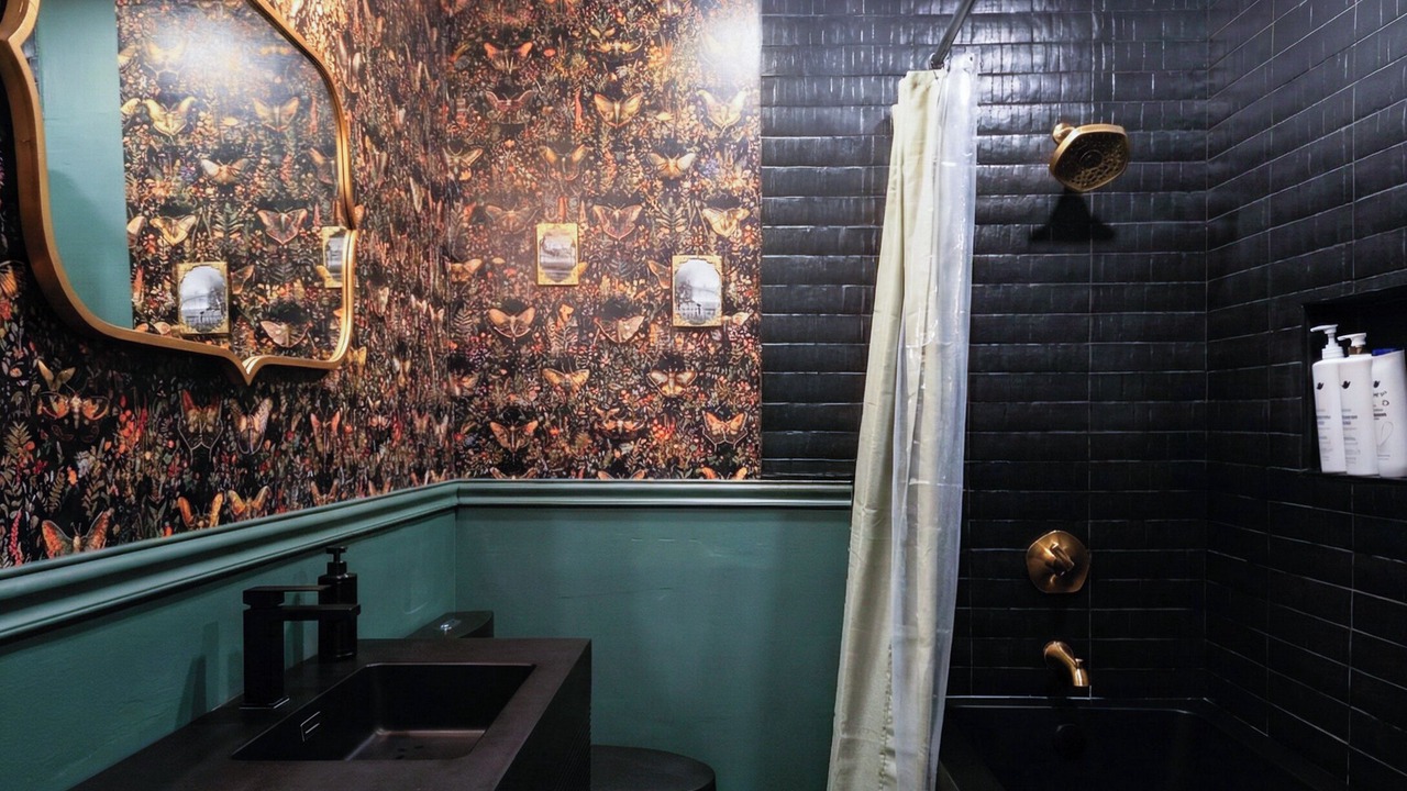 Photo of Bathroom in Pierson Place Historic District