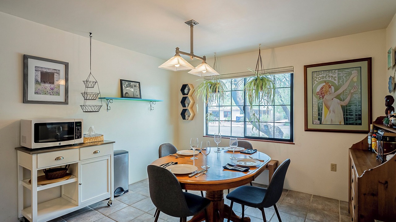 Photo of Livingroom in Blenman-Elm