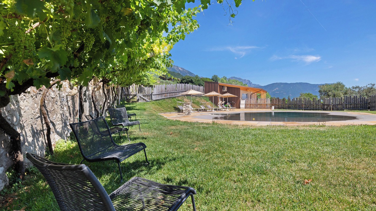 Photo of Outdoor in Isera