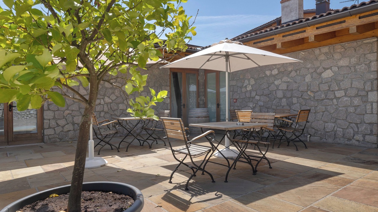 Photo of Outdoor in Isera