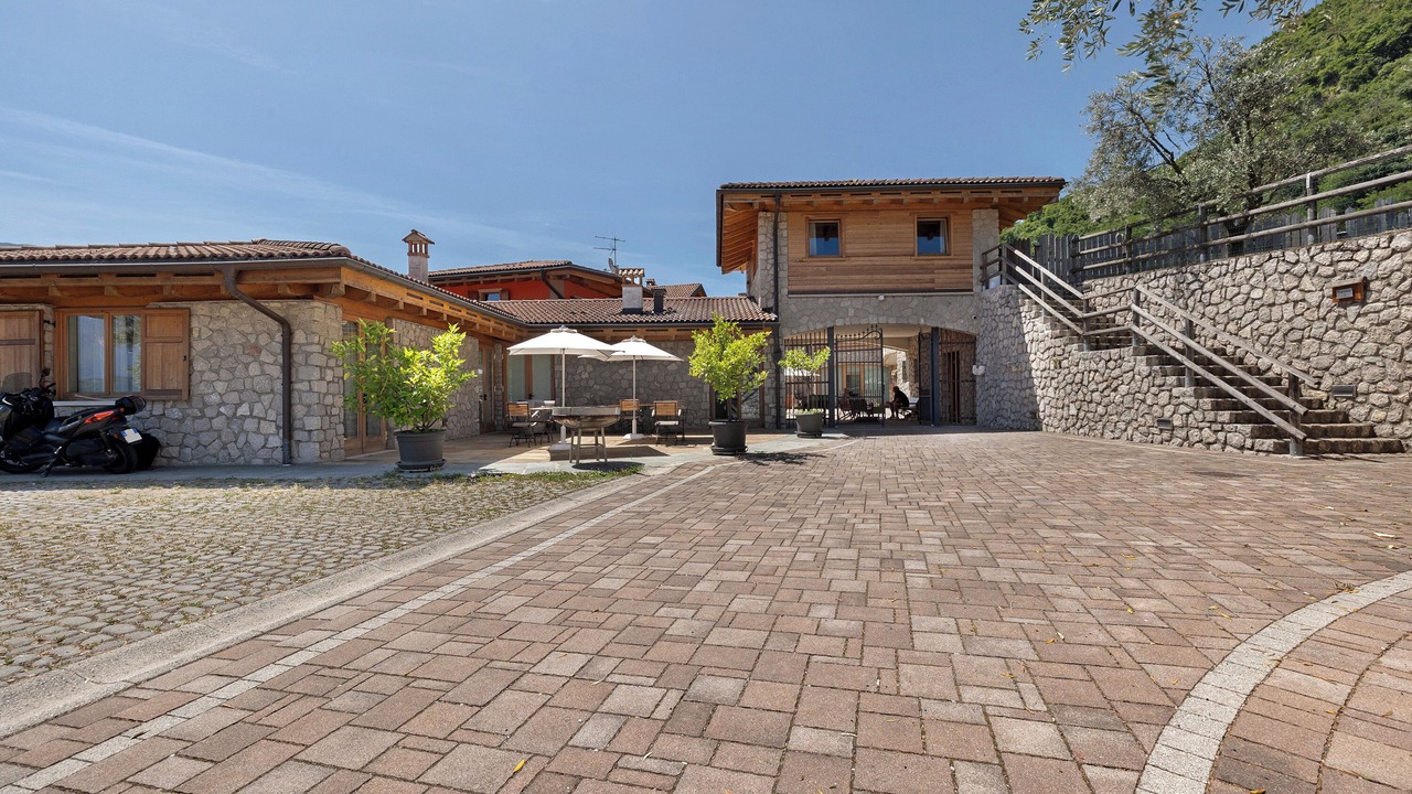 Photo of Outdoor in Isera