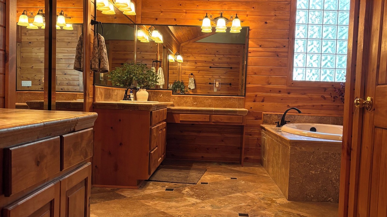 Photo of Bathroom in Pinetop