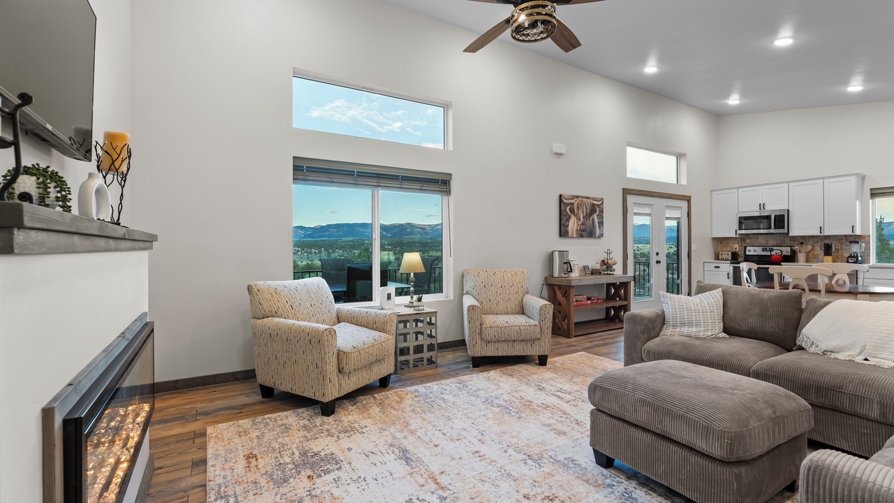 Photo of Livingroom in Mammoth Creek