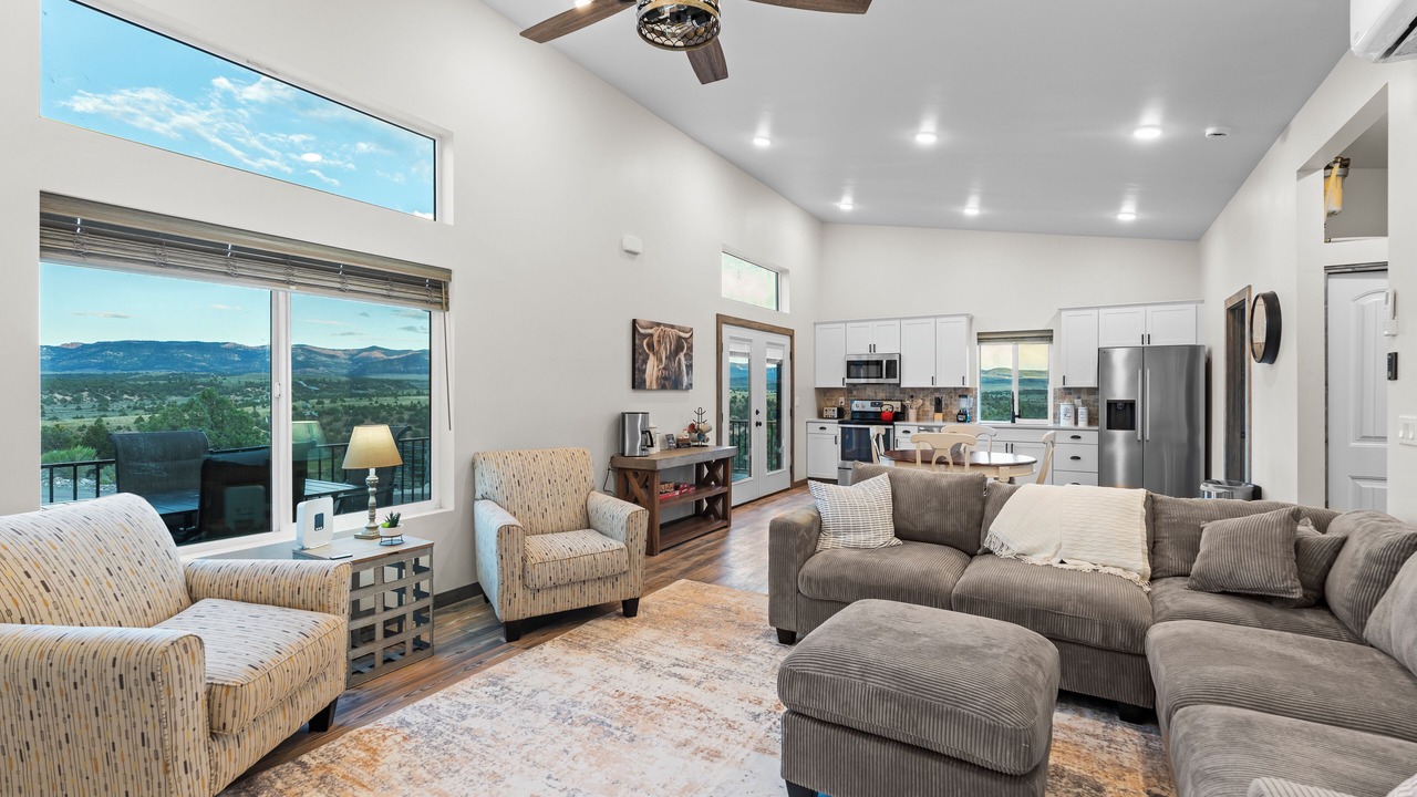 Photo of Livingroom in Mammoth Creek