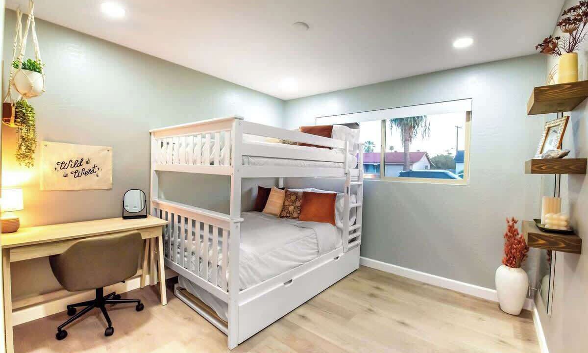 Photo of Bedroom in New Papago Parkway