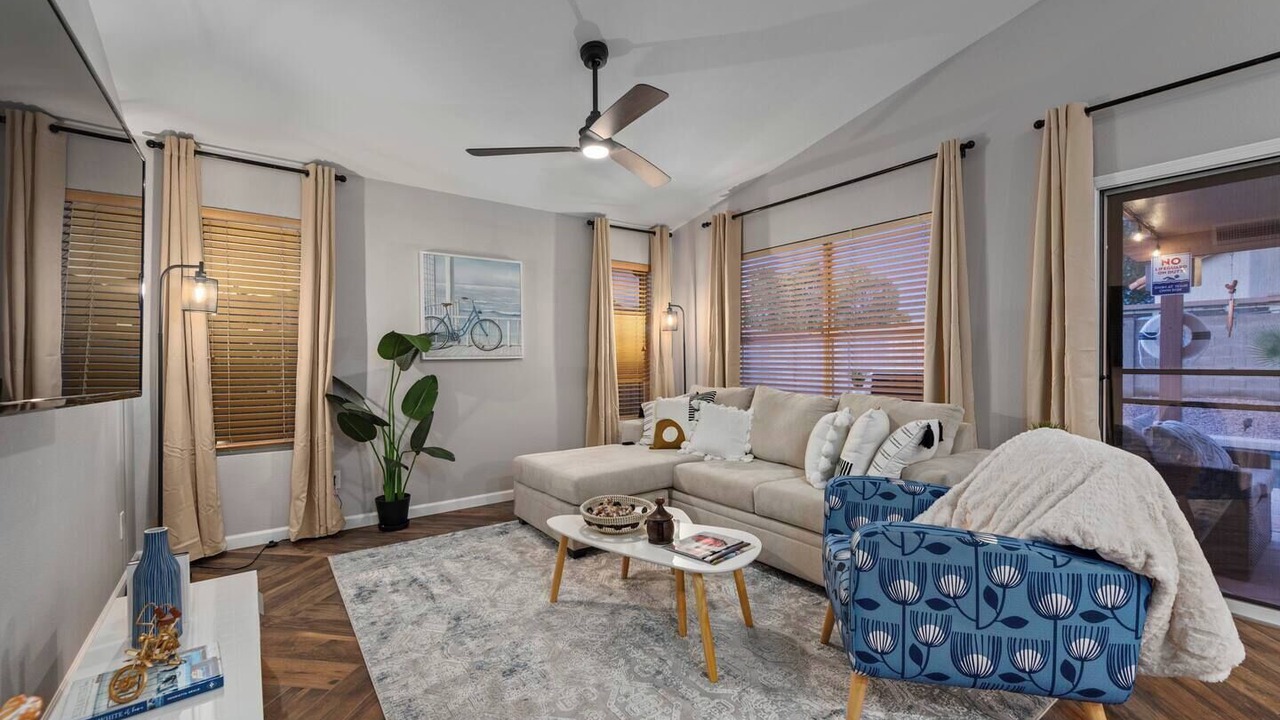 Photo of Livingroom in Monarch