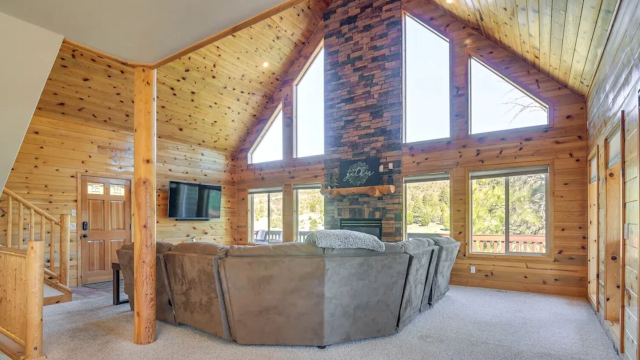 Photo of Livingroom in Long Valley Junction