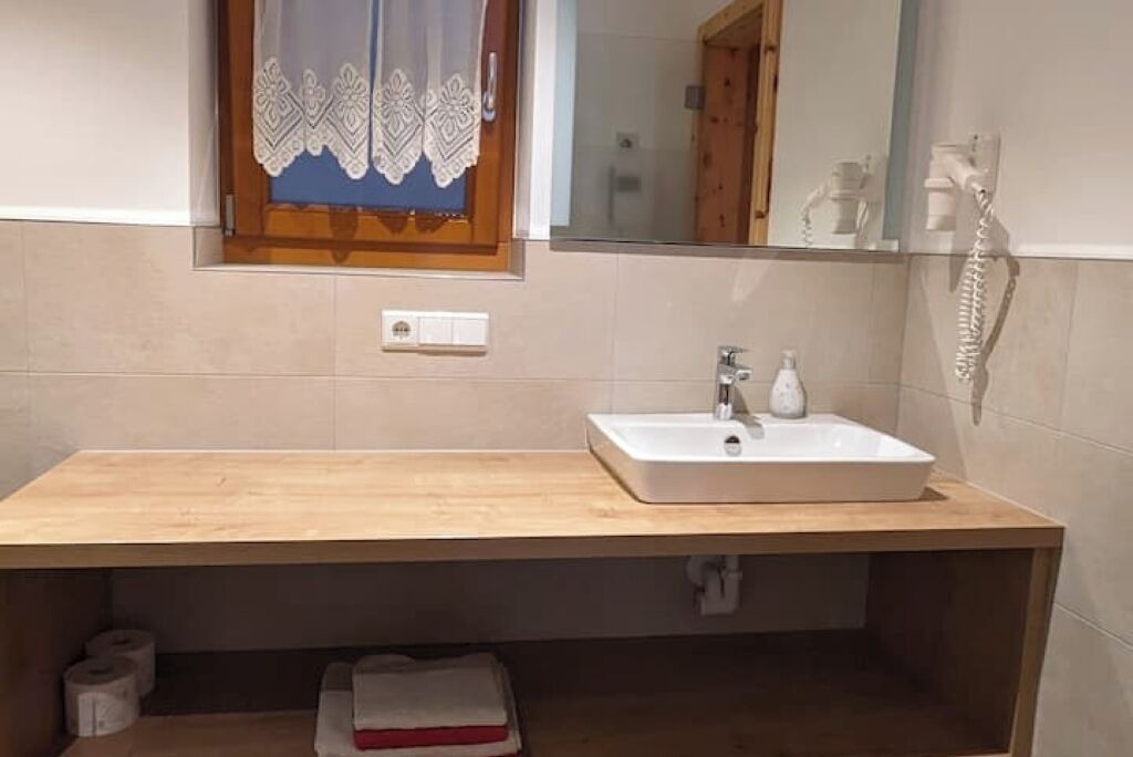 Photo of Bathroom in Cortina Sulla Strada del Vino