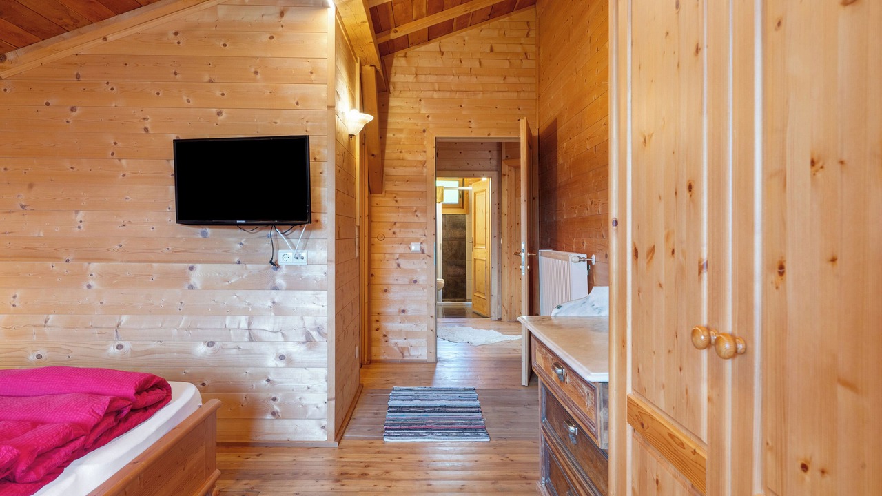 Photo of Bedroom in Molten