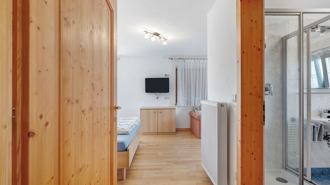 Photo of Bedroom in Molten
