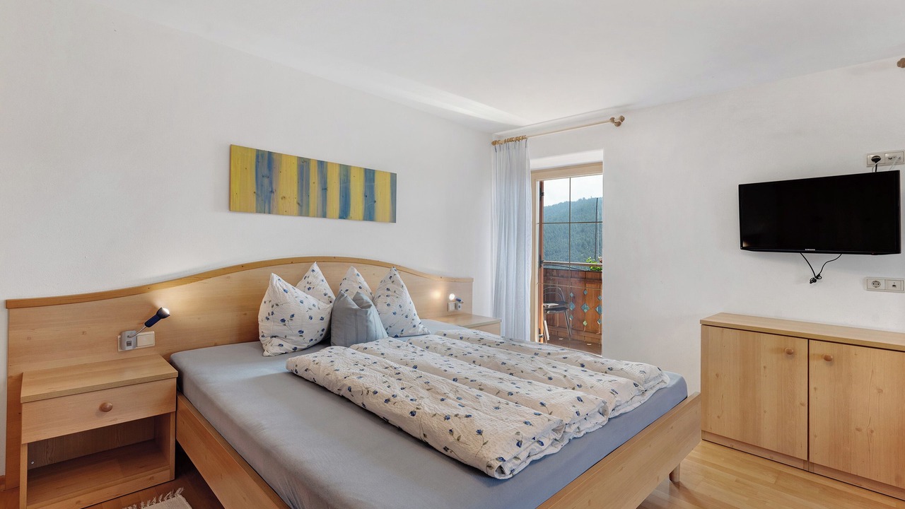 Photo of Bedroom in Molten