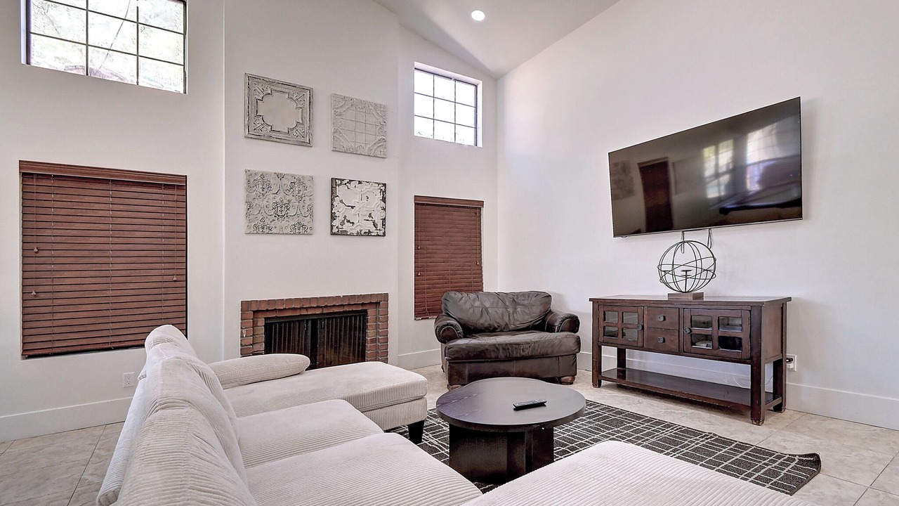 Photo of Livingroom in Paradise Valley Village