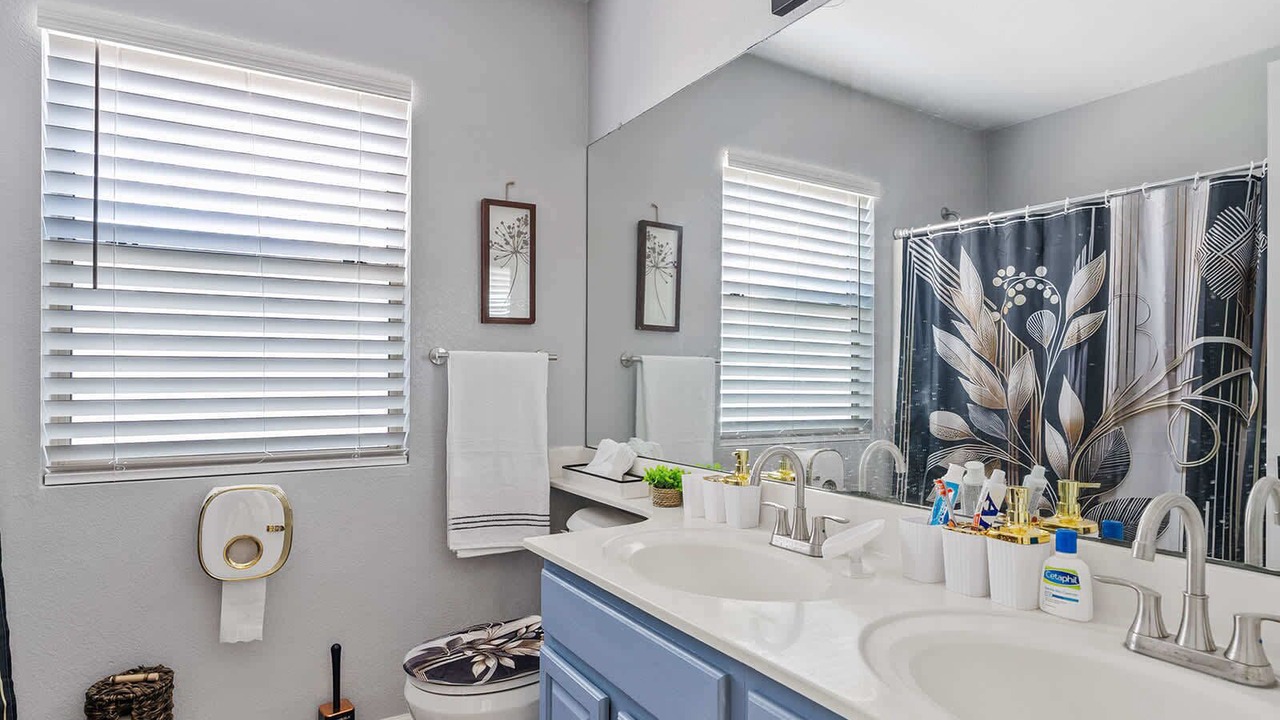 Photo of Bathroom in Arizona Skyline Community