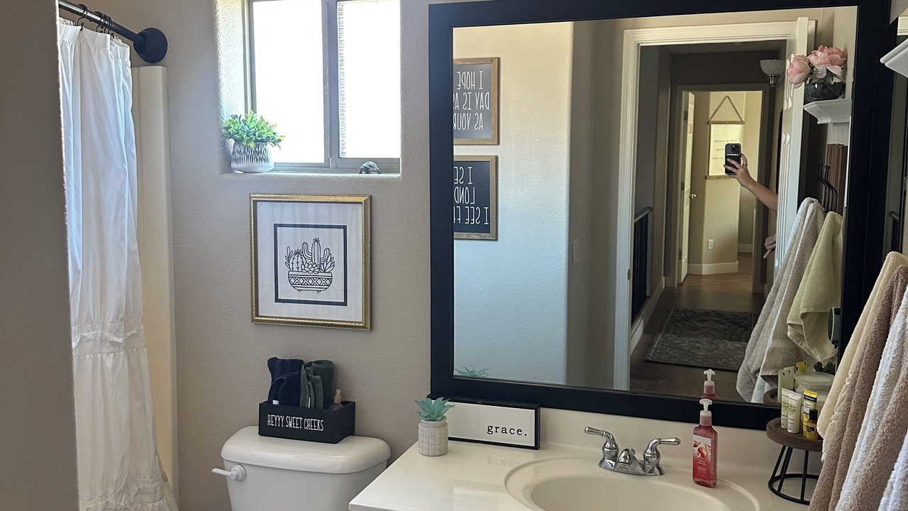 Photo of Bathroom in Dysart Ranch