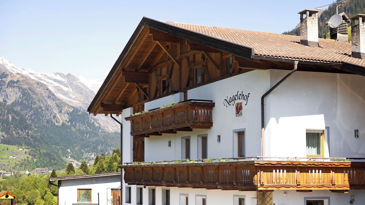 Photo of Outdoor in Racines