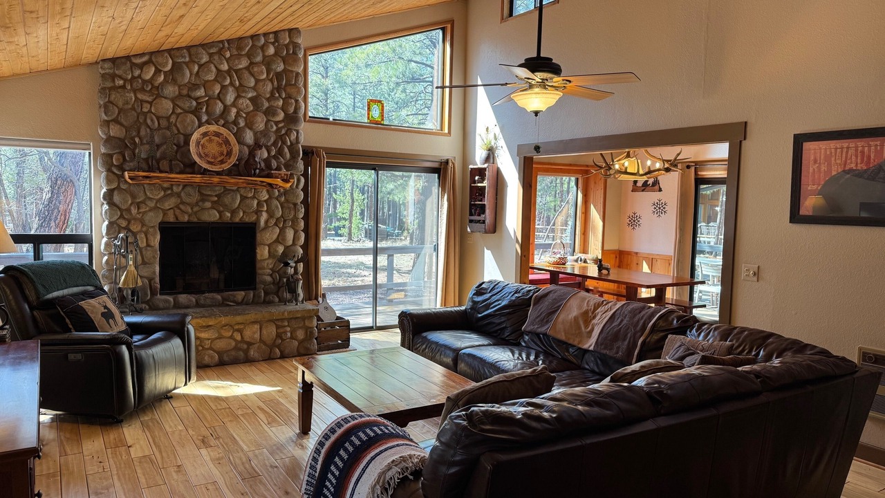 Photo of Livingroom in Pinetop