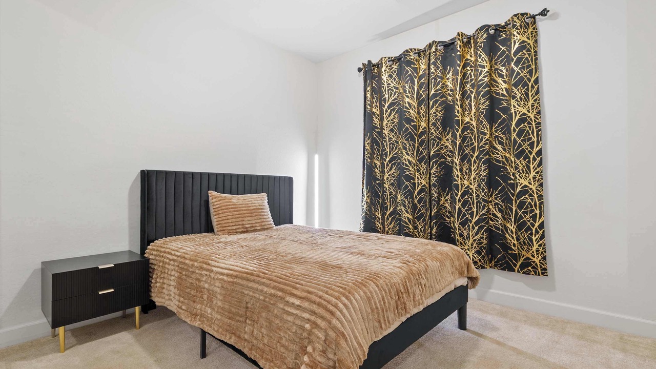 Photo of Bedroom in Palm Valley