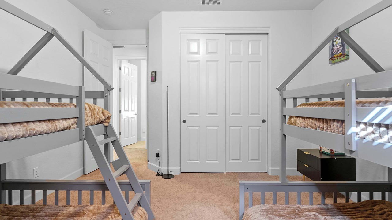 Photo of Bedroom in Palm Valley