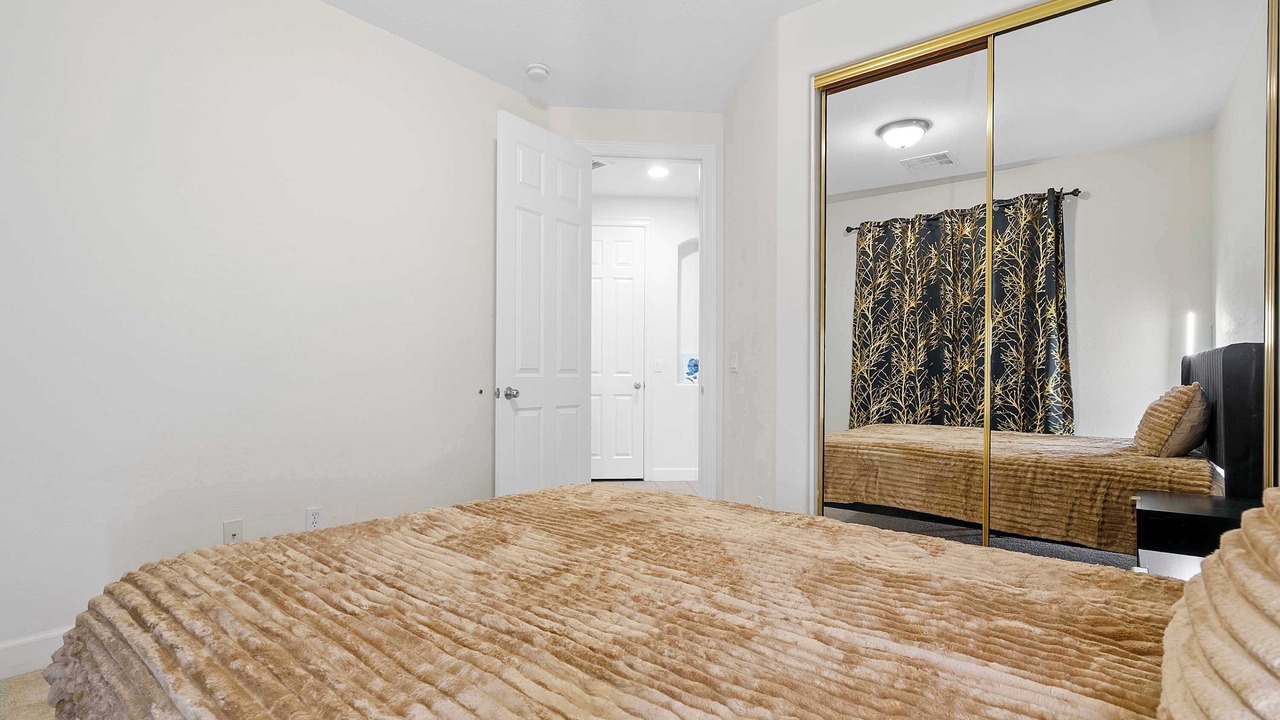 Photo of Bedroom in Palm Valley