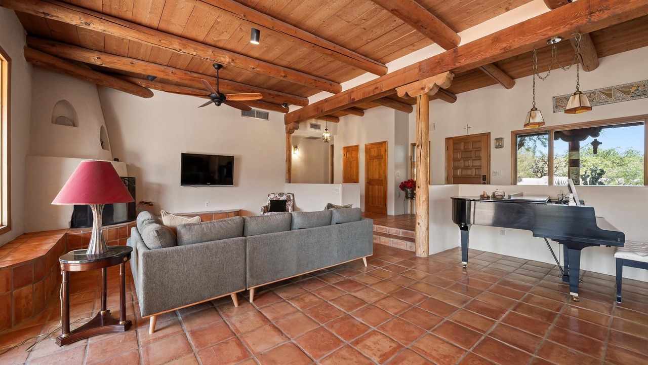 Photo of Livingroom in Oro Valley