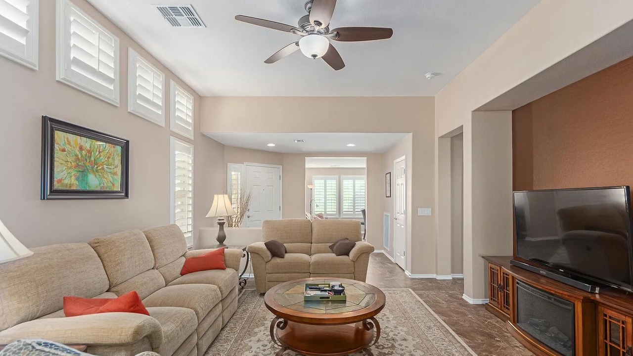 Photo of Livingroom in Encanterra