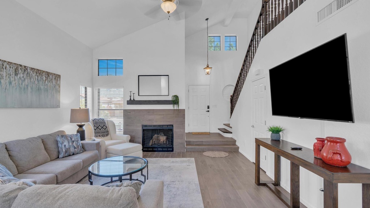 Photo of Livingroom in The Villages Of La Canada