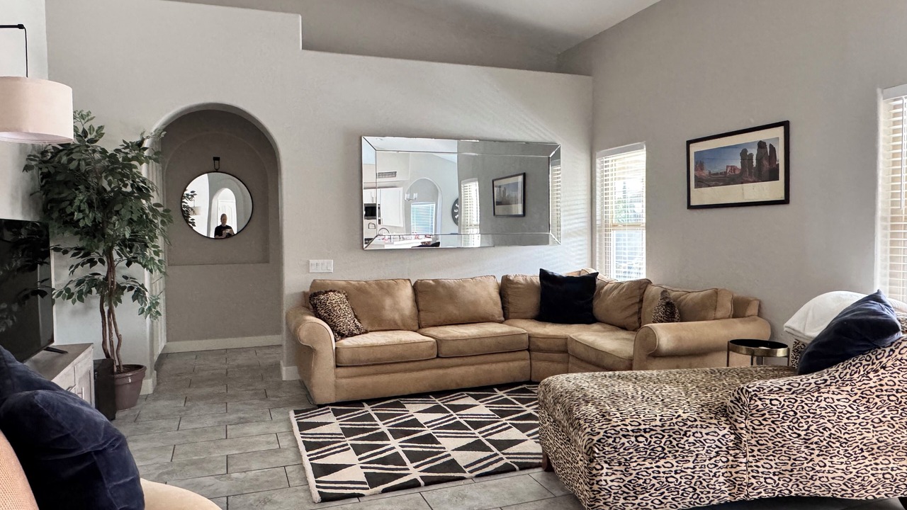 Photo of Livingroom in Val Vista Lakes