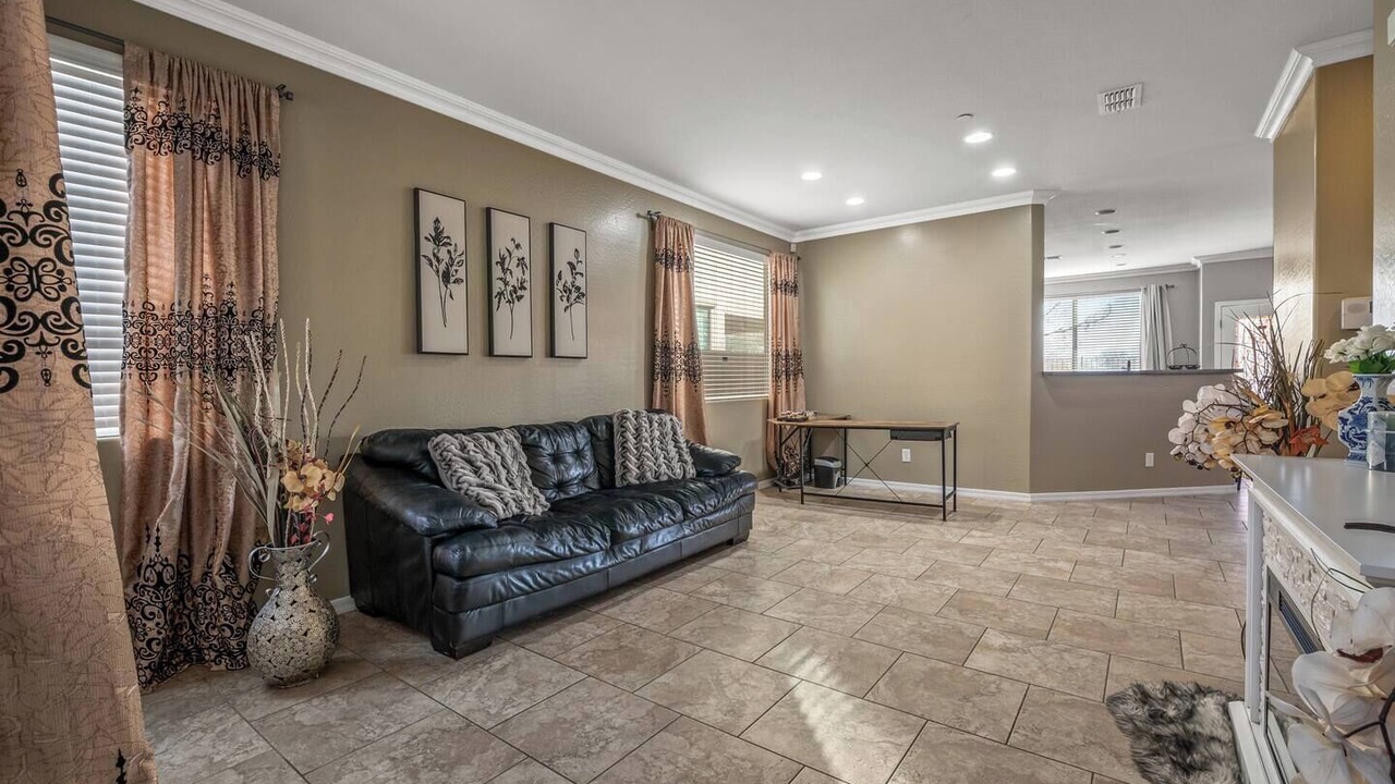 Photo of Livingroom in Coldwater Springs