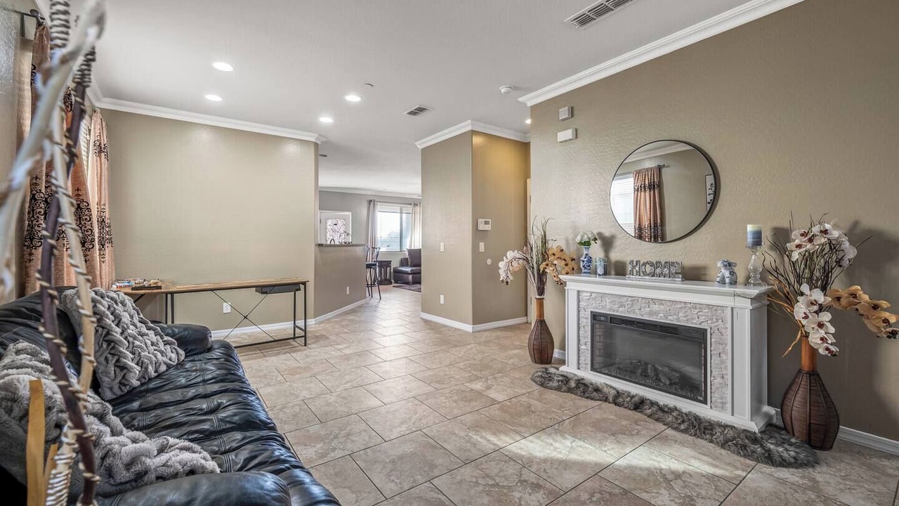 Photo of Livingroom in Coldwater Springs