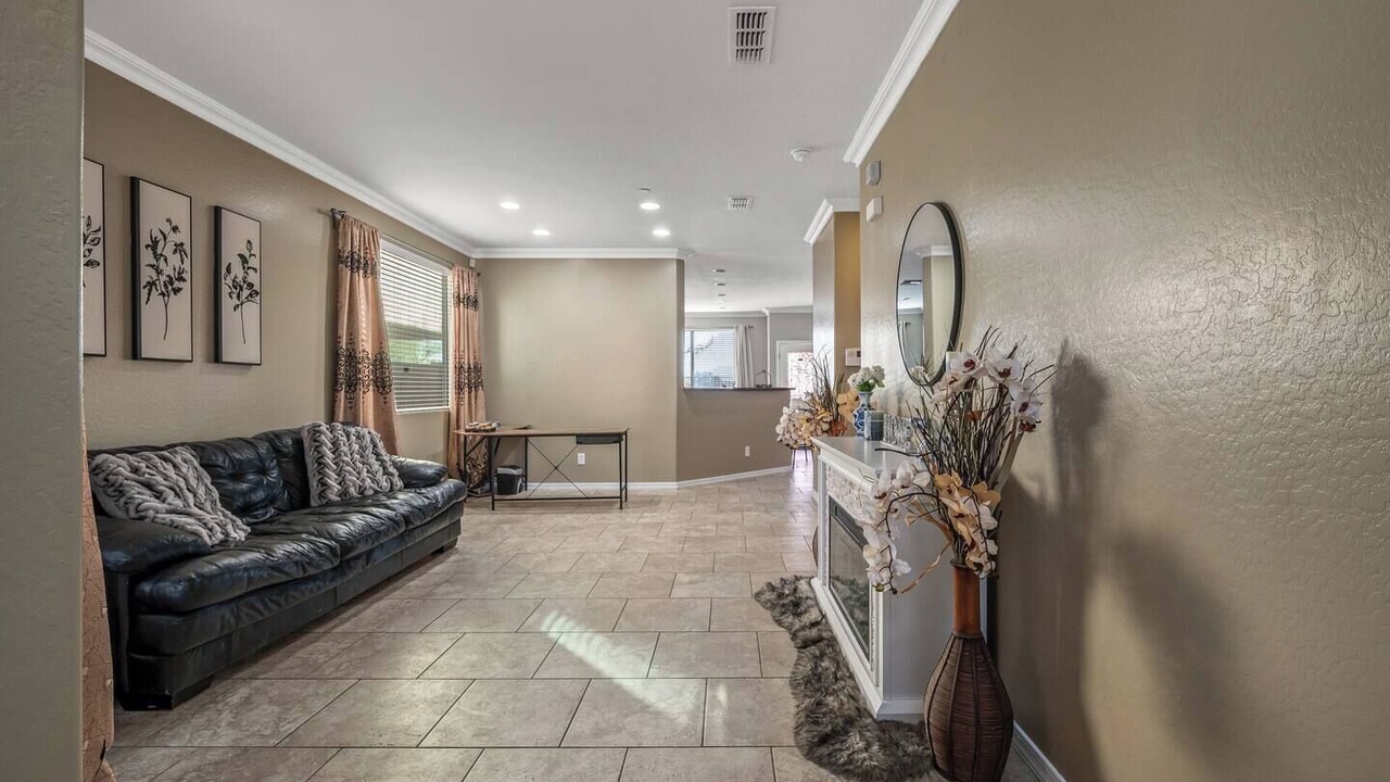 Photo of Livingroom in Coldwater Springs