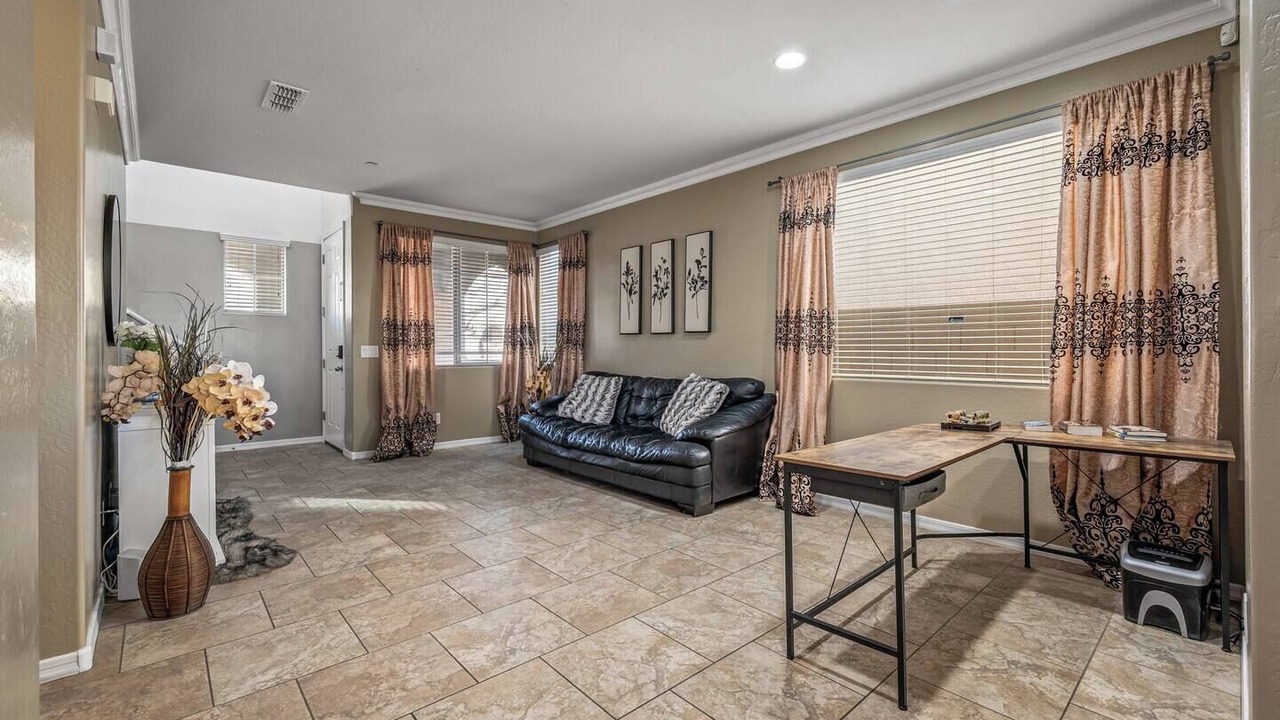 Photo of Livingroom in Coldwater Springs
