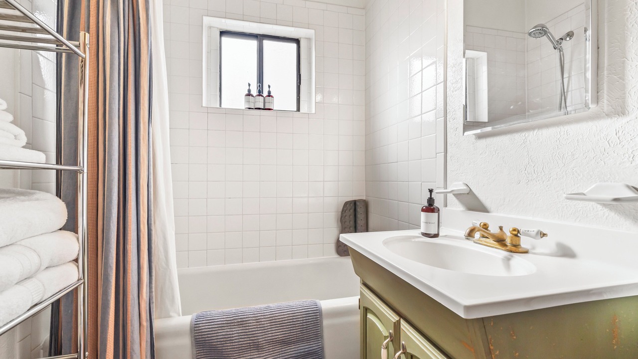 Photo of Bathroom in Sam Hughes