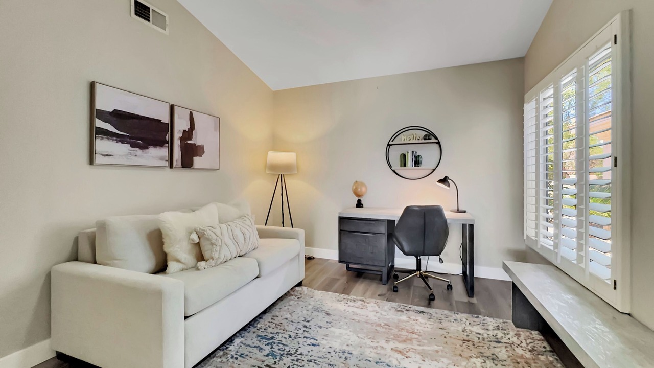 Photo of Livingroom in Paradise Valley Village