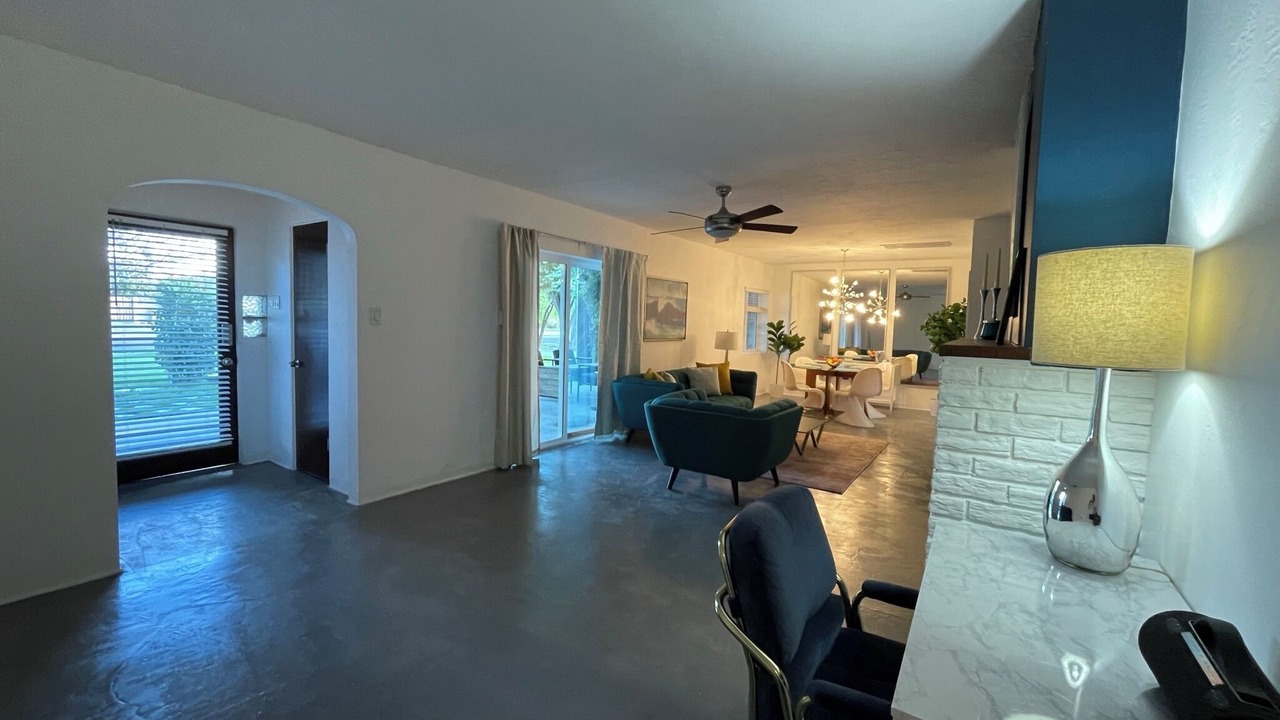 Photo of Livingroom in Camelback East